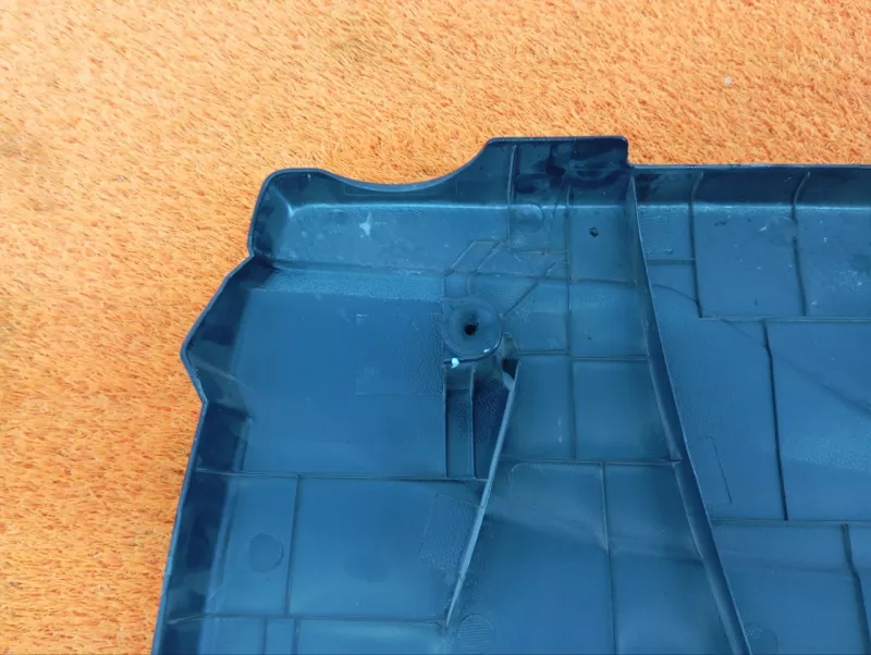 Декоративная крышка двигателя