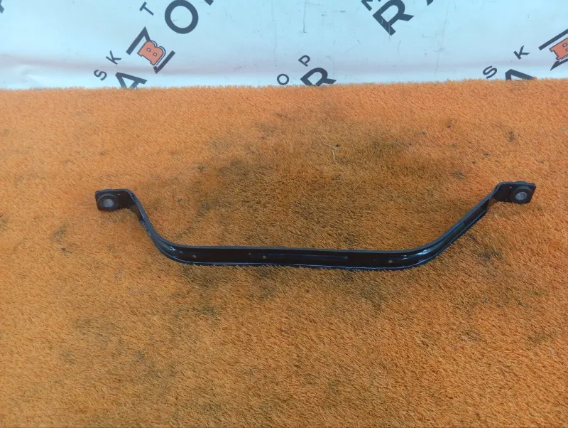 Крепление топливного бака