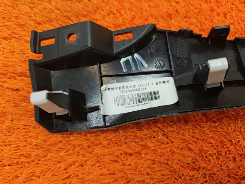 Декоративная накладка торпедо под дефлектор