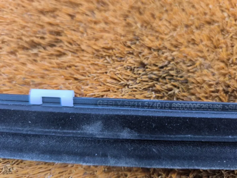 Молдинг стекла