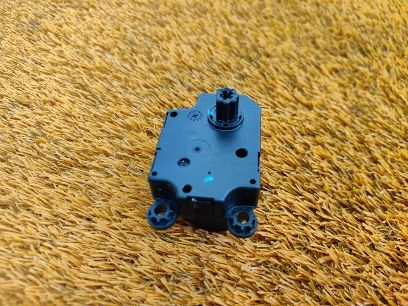 Моторчик заслонки печки