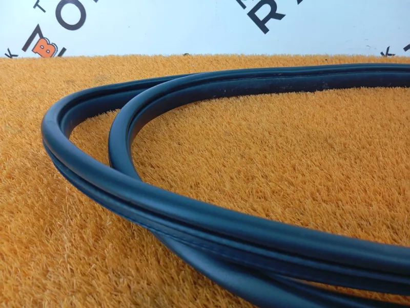 Уплотнитель двери