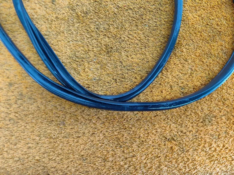 Уплотнитель проема двери