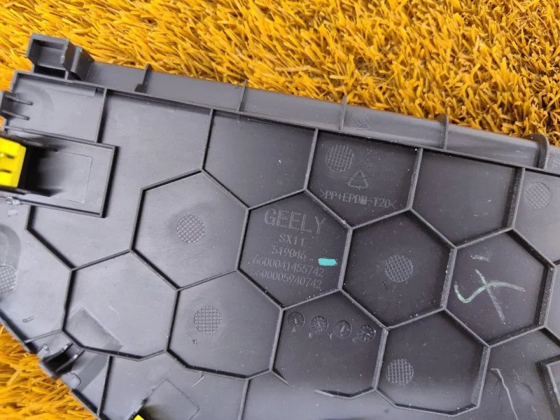 Накладка на торпедо