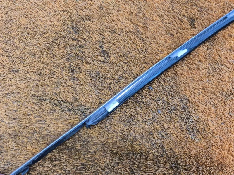 Молдинг стекла