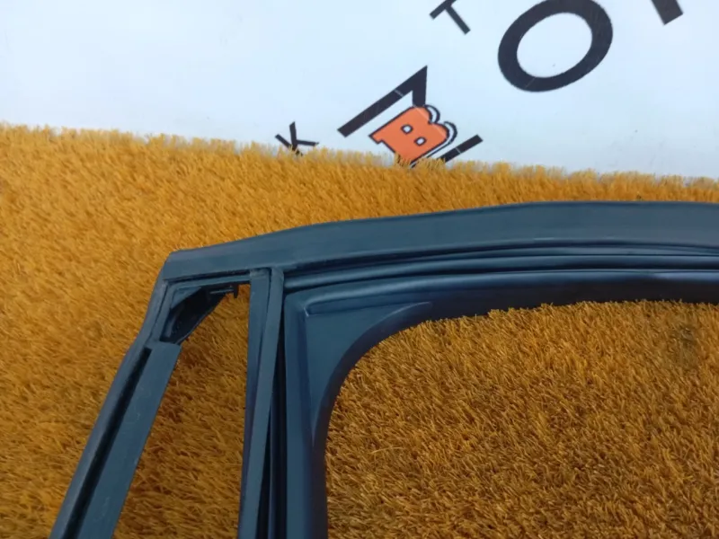 Уплотнитель стекла двери