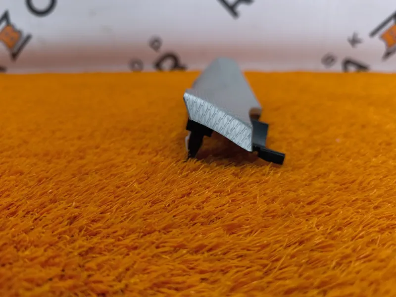 Декоративная накладка торпедо под дефлектор