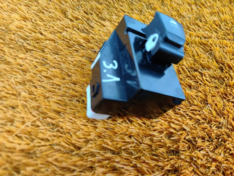 Кнопка стеклоподъемника