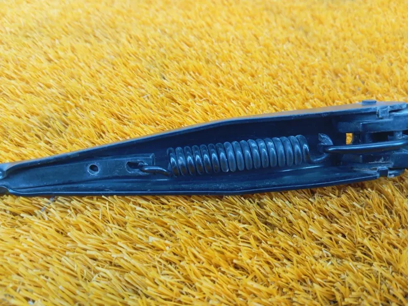 Поводок стеклоочистителя лобового стекла