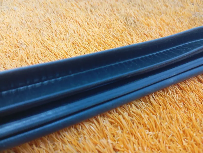 Уплотнитель проема двери