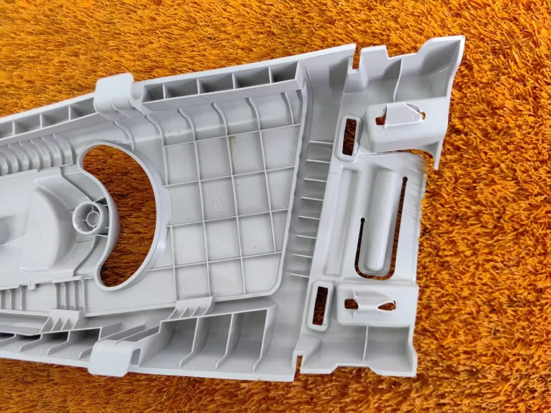 Обшивка центральной стойки