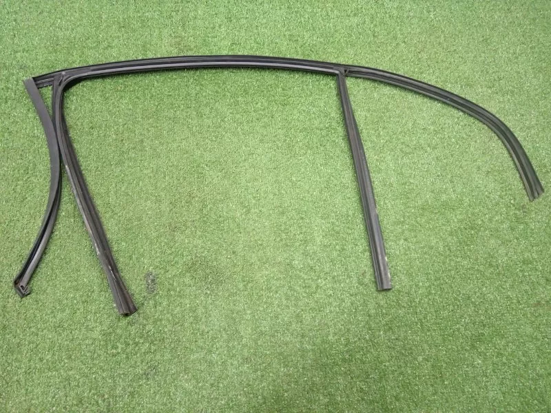 Уплотнитель стекла двери