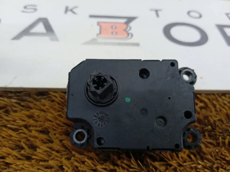 Моторчик заслонки печки