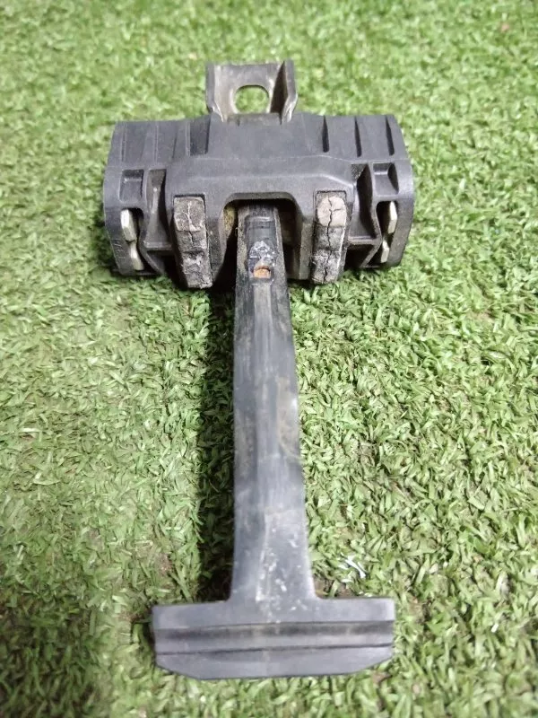 Ограничитель двери