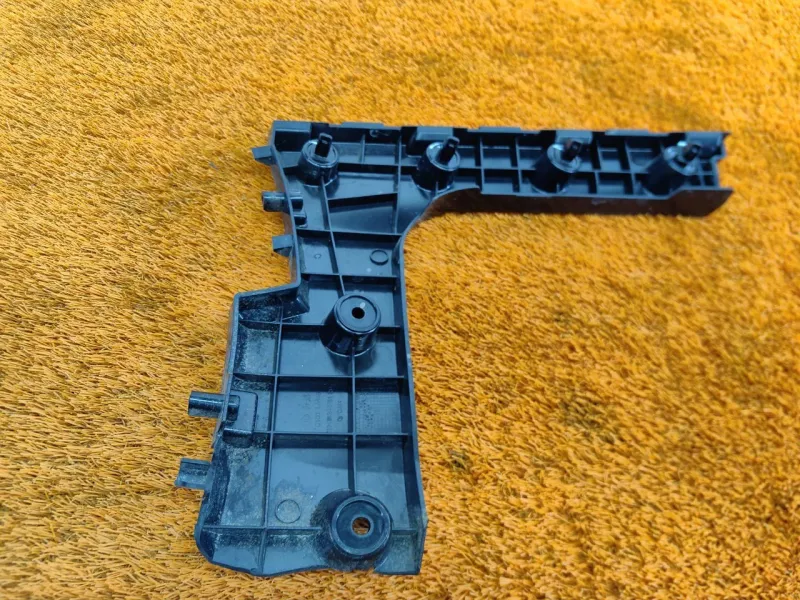 Кронштейн заднего бампера