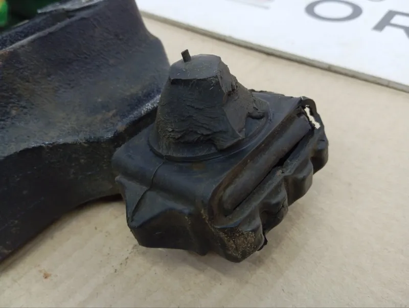 Опора двигателя