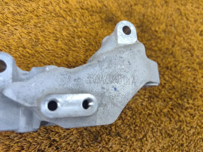 Кронштейн генератора