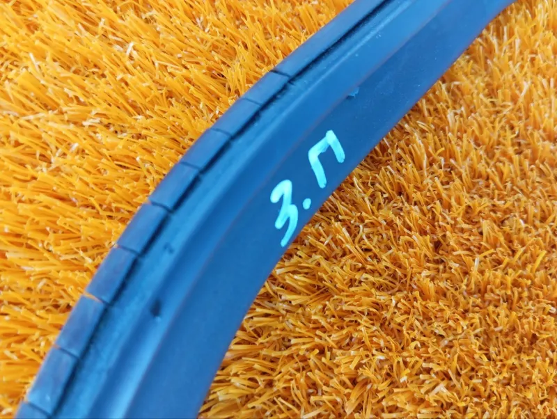 Уплотнитель стекла двери