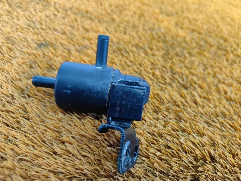 Клапан паров бензина