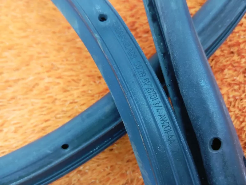 Уплотнитель двери